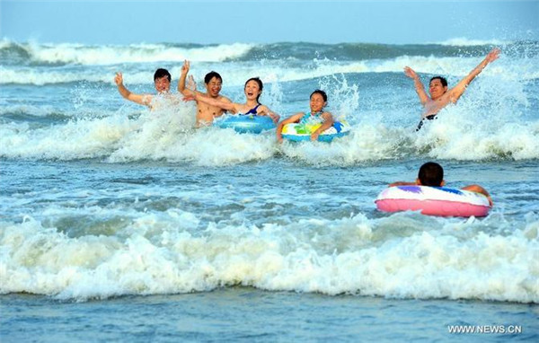 Enjoy bathing beach in Pingtan Island