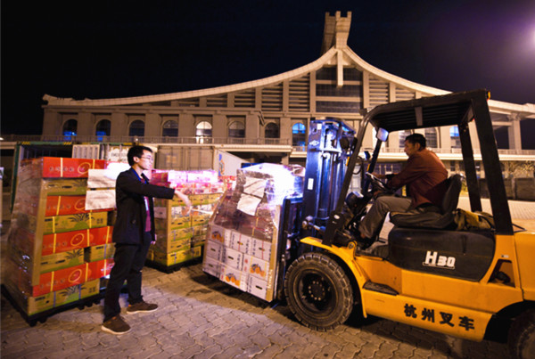Taiwan fruits shipped to Pingtan to be displayed at trade expo