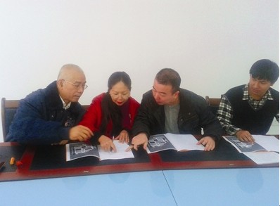 Taiwan merchant signs lease contract at Pingtan market