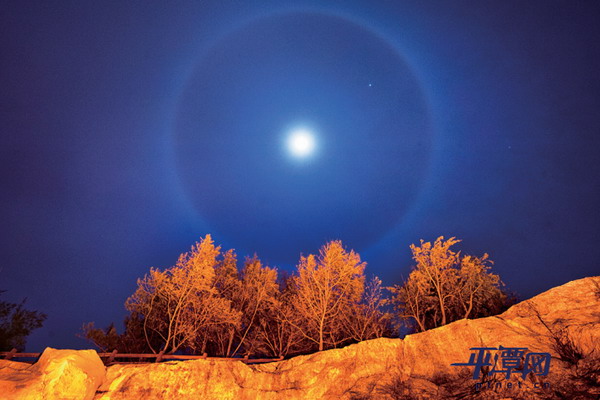 Lunar halo appears over Pingtan