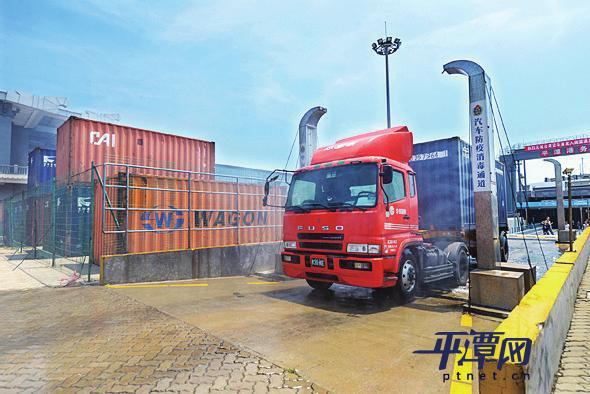 Taiwan freight vehicles wheel into Pingtan